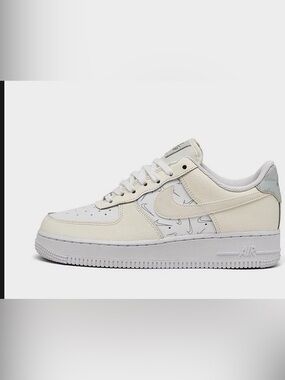 Nike  Air Force Kids Low Top Sneakers in Cream and White